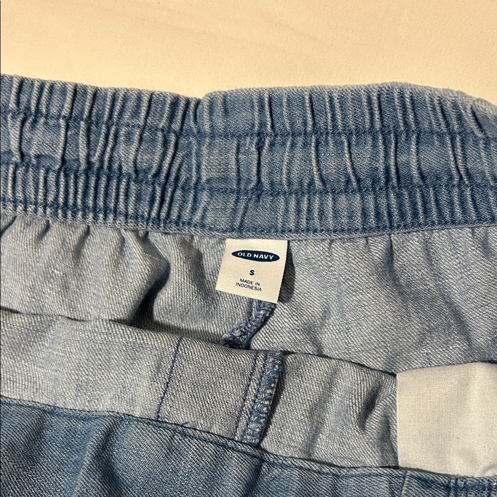 Shorts - Picture 3 of 4